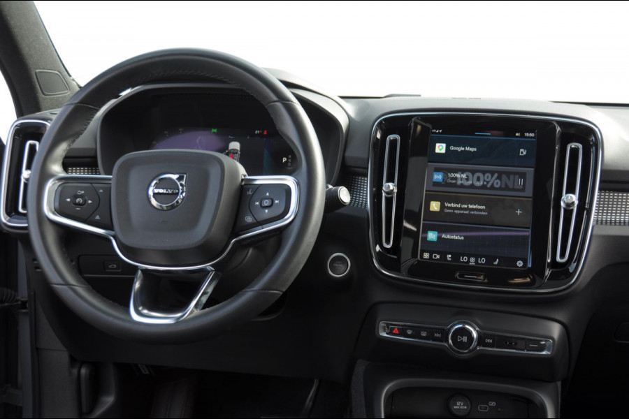 Volvo XC40 B3 177PK Automaat Plus Dark / Panoramadak / Elektrische stoelen / Harman Kardon audio / BLIS / Adaptieve cruise control / Parkeersensoren met camera / Elektrische achterklep / Stoel - en stuurwielverwarming