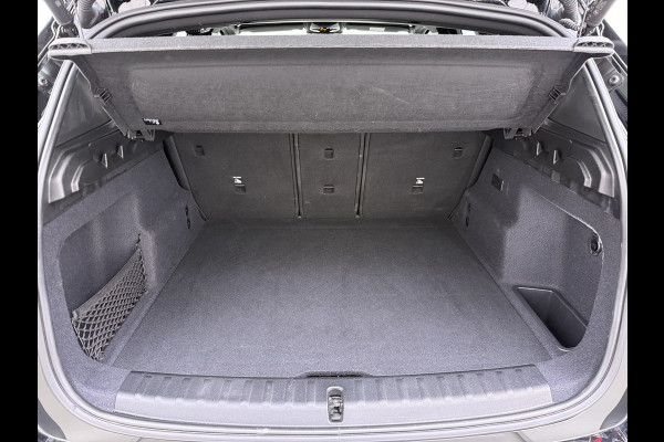 BMW iX1 xDrive30 313PK 4WD M-Pack Leer Harman/Kardon®-Audio Launch Edition SOH 100% Android Auto Apple Carplay Camera Adaptief onderstel AWD Live Cockpit Plus Privacy Glas Led Elek.Achterklep Lmv 19" Isofix DAB Origineel Nederlandse Auto