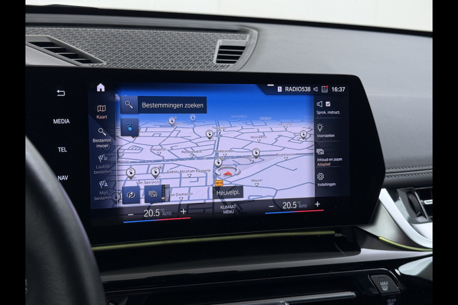BMW iX1 xDrive30 313PK 4WD M-Pack Leer Harman/Kardon®-Audio Launch Edition SOH 100% Android Auto Apple Carplay Camera Adaptief onderstel AWD Live Cockpit Plus Privacy Glas Led Elek.Achterklep Lmv 19" Isofix DAB Origineel Nederlandse Auto