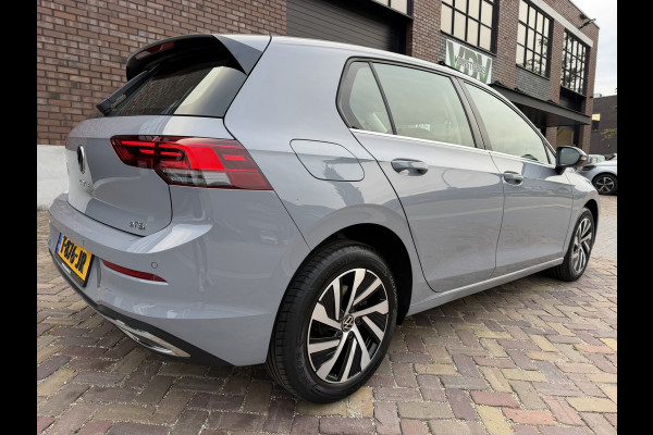 Volkswagen Golf 1.4 eHybrid Style / 204 PK / Camera / Comfort-Winter-Multimedia PAKKET / NAVI / 1e Eigenaar / NED-Golf
