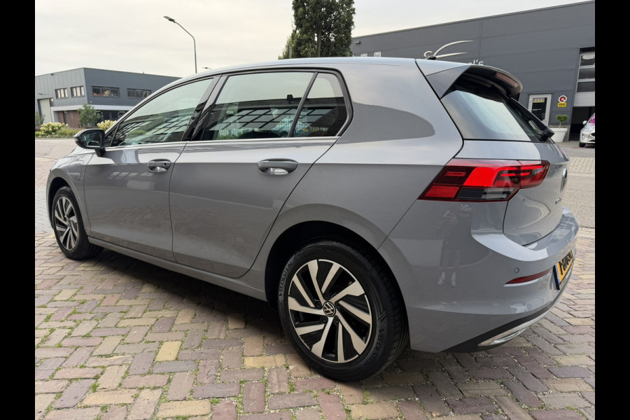 Volkswagen Golf 1.4 eHybrid Style / 204 PK / Camera / Comfort-Winter-Multimedia PAKKET / NAVI / 1e Eigenaar / NED-Golf