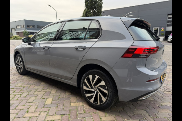 Volkswagen Golf 1.4 eHybrid Style / 204 PK / Camera / Comfort-Winter-Multimedia PAKKET / NAVI / 1e Eigenaar / NED-Golf