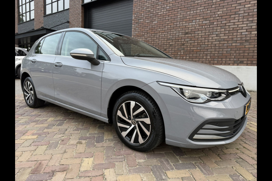 Volkswagen Golf 1.4 eHybrid Style / 204 PK / Camera / Comfort-Winter-Multimedia PAKKET / NAVI / 1e Eigenaar / NED-Golf
