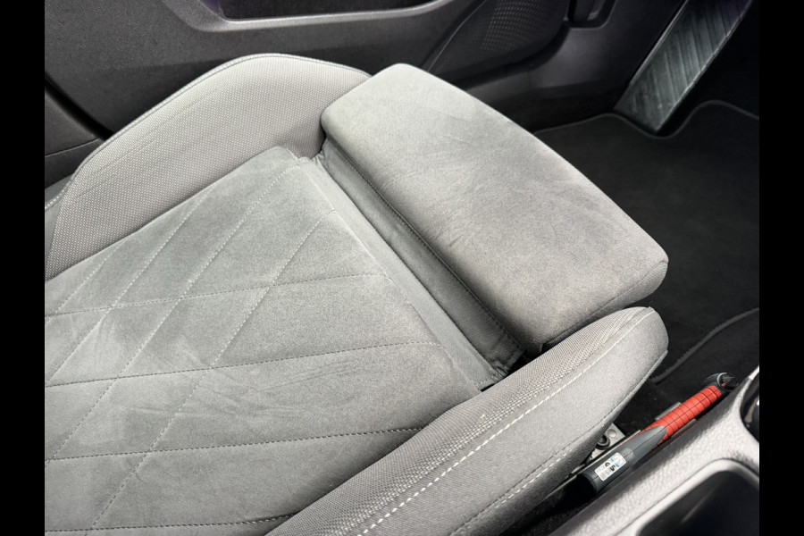 Volkswagen Golf 1.4 eHybrid Style / 204 PK / Camera / Comfort-Winter-Multimedia PAKKET / NAVI / 1e Eigenaar / NED-Golf