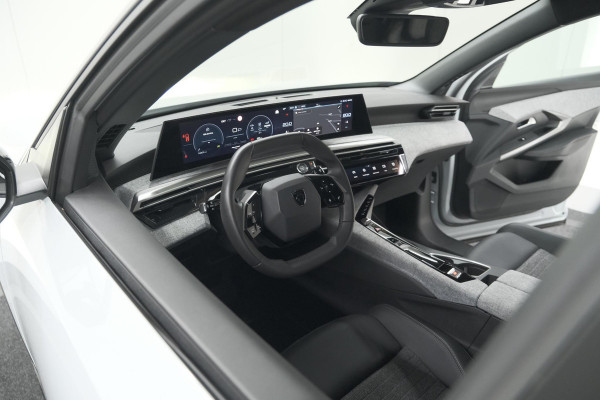 Peugeot 5008 Hybrid 136 e-DCS6 Allure | 7 Zitplaatsen | Camera | Stoelverwarming | Panoramic Navigation pack