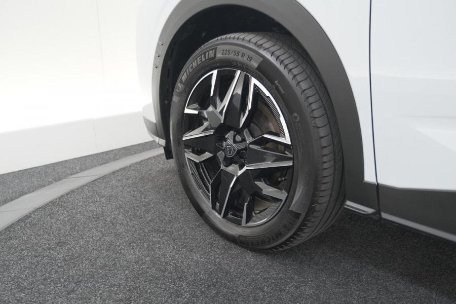 Peugeot 5008 Hybrid 136 e-DCS6 Allure | 7 Zitplaatsen | Camera | Stoelverwarming | Panoramic Navigation pack