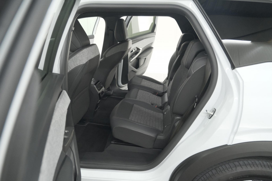 Peugeot 5008 Hybrid 136 e-DCS6 Allure | 7 Zitplaatsen | Camera | Stoelverwarming | Panoramic Navigation pack