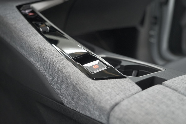 Peugeot 5008 Hybrid 136 e-DCS6 Allure | 7 Zitplaatsen | Camera | Stoelverwarming | Panoramic Navigation pack
