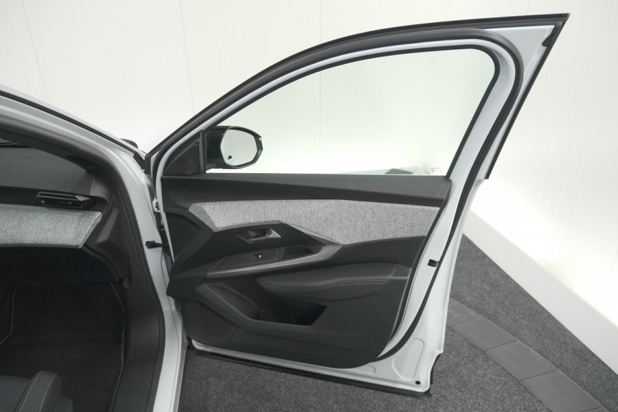 Peugeot 5008 Hybrid 136 e-DCS6 Allure | 7 Zitplaatsen | Camera | Stoelverwarming | Panoramic Navigation pack