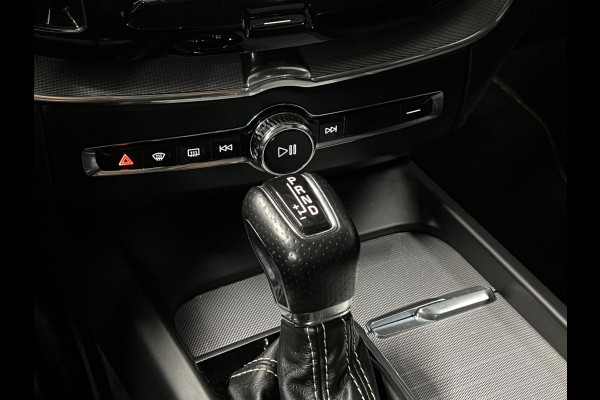 Volvo XC60 2.0 T5 AWD R-Design Luchtvering | Open dak | Cruise control | Stuur-/Stoelverwarming | 360 Camera | Head-up | Harman/Kardon | Blis