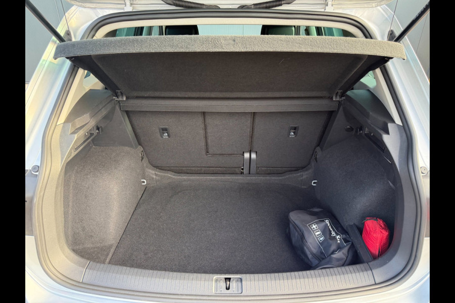 Volkswagen Tiguan 1.5 TSI 150pk DSG Life * 50.000KM! * AUTOMAAT* Parkeersensoren * Adaptieve Cruise Control *