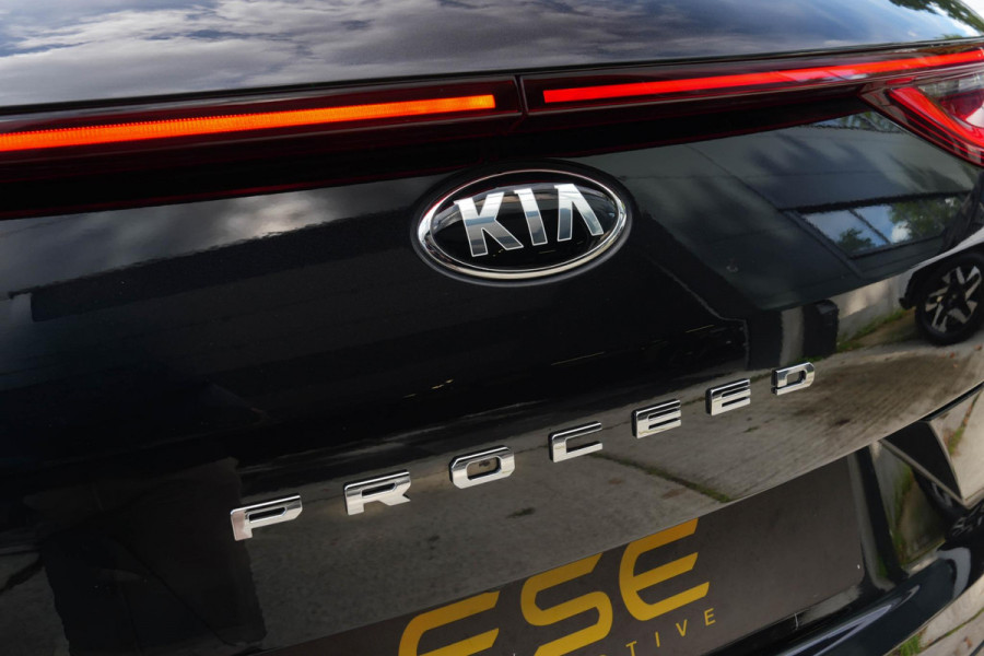 Kia ProCeed 1.4 T-GDI GT-PlusLine | Panorama | Carplay | Camera | Navigatie | Stoel/Stuur verwarming