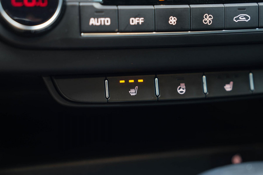 Kia ProCeed 1.4 T-GDI GT-PlusLine | Panorama | Carplay | Camera | Navigatie | Stoel/Stuur verwarming