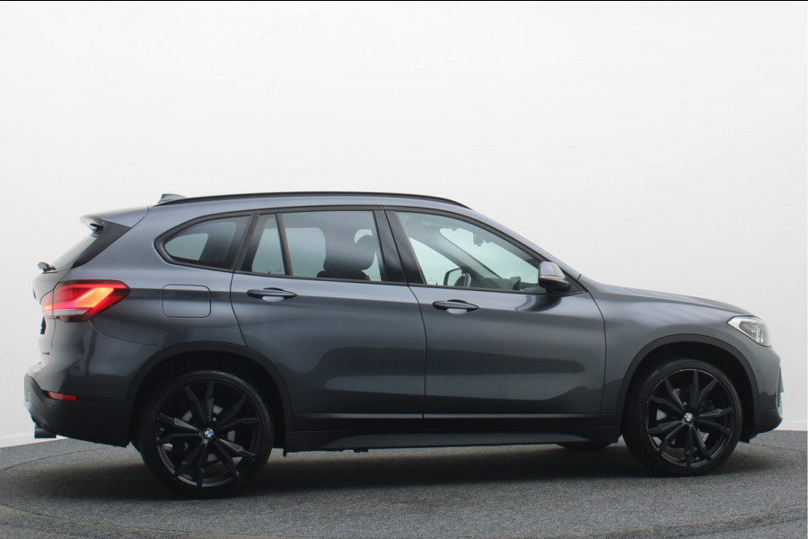 BMW X1 xDrive20i Executive Edition LED, Apple Carplay, Head-Up, Camera, Trekhaak, DAB