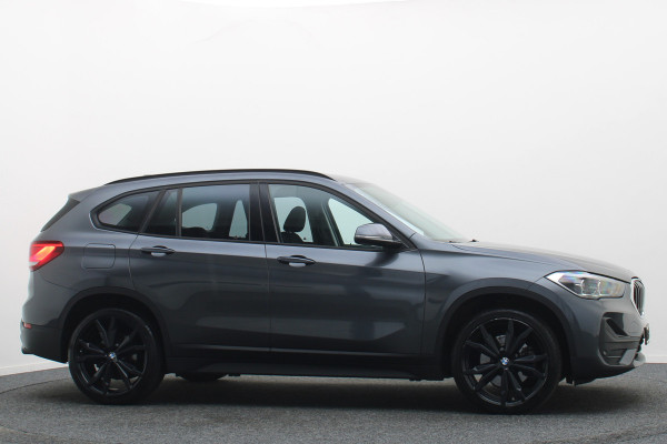 BMW X1 xDrive20i Executive Edition LED, Apple Carplay, Head-Up, Camera, Trekhaak, DAB