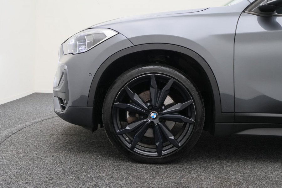 BMW X1 xDrive20i Executive Edition LED, Apple Carplay, Head-Up, Camera, Trekhaak, DAB