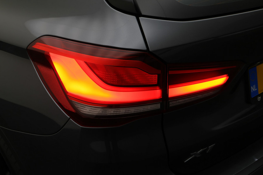 BMW X1 xDrive20i Executive Edition LED, Apple Carplay, Head-Up, Camera, Trekhaak, DAB