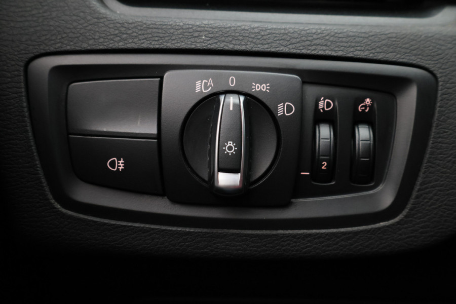 BMW X1 xDrive20i Executive Edition LED, Apple Carplay, Head-Up, Camera, Trekhaak, DAB