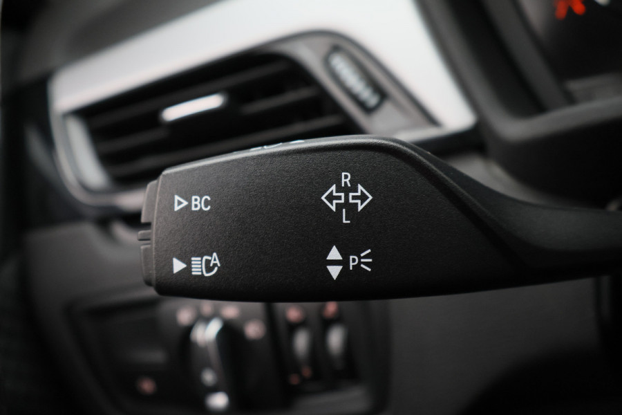 BMW X1 xDrive20i Executive Edition LED, Apple Carplay, Head-Up, Camera, Trekhaak, DAB