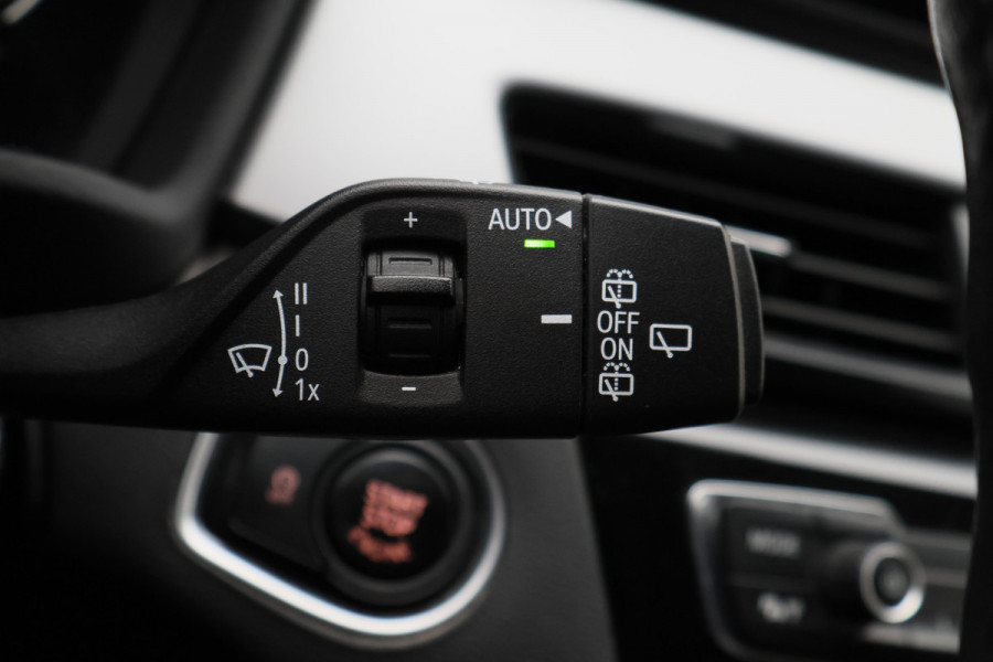 BMW X1 xDrive20i Executive Edition LED, Apple Carplay, Head-Up, Camera, Trekhaak, DAB