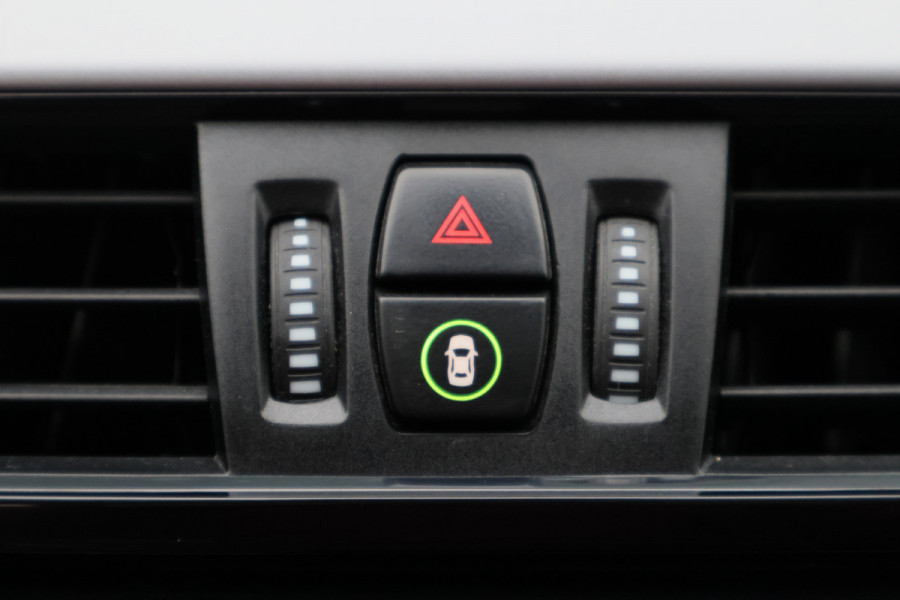 BMW X1 xDrive20i Executive Edition LED, Apple Carplay, Head-Up, Camera, Trekhaak, DAB