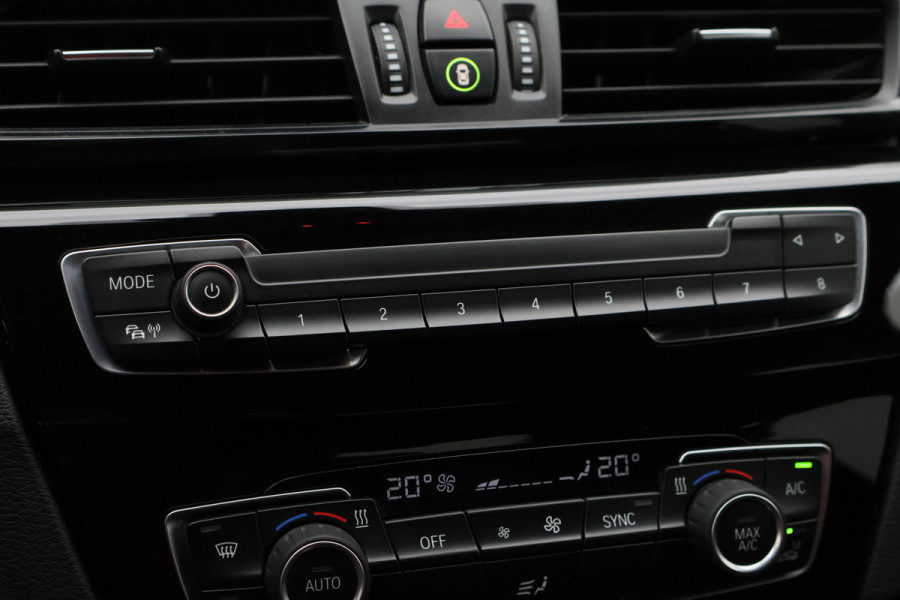 BMW X1 xDrive20i Executive Edition LED, Apple Carplay, Head-Up, Camera, Trekhaak, DAB