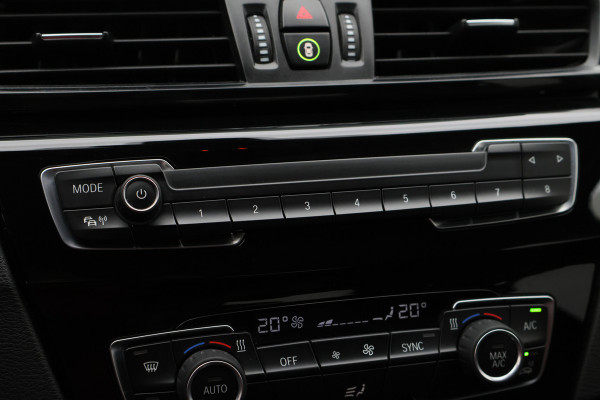 BMW X1 xDrive20i Executive Edition LED, Apple Carplay, Head-Up, Camera, Trekhaak, DAB