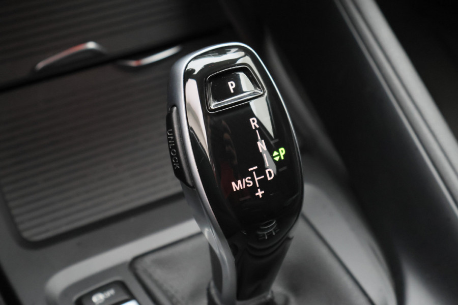 BMW X1 xDrive20i Executive Edition LED, Apple Carplay, Head-Up, Camera, Trekhaak, DAB