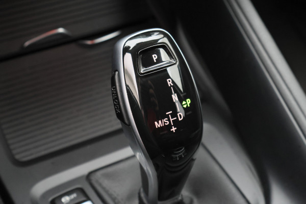 BMW X1 xDrive20i Executive Edition LED, Apple Carplay, Head-Up, Camera, Trekhaak, DAB