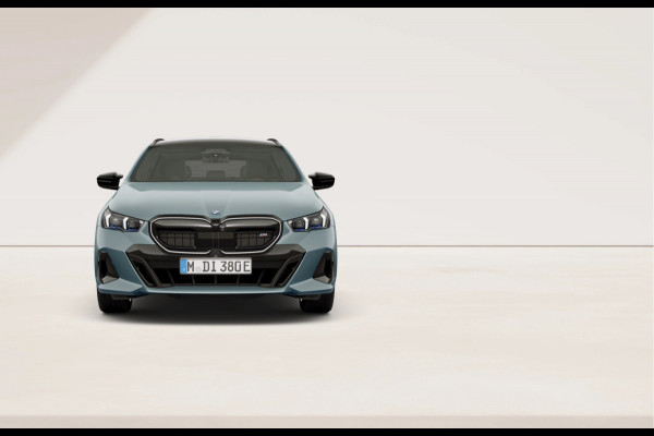 BMW i5 Touring M60 xDrive - Pano - Head-up - Adaptief Onderstel Prof