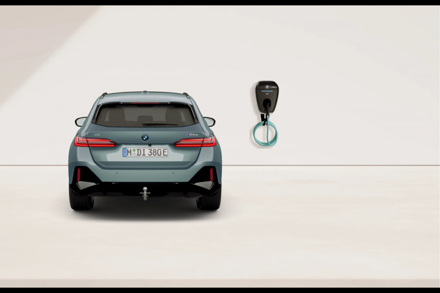BMW i5 Touring M60 xDrive - Pano - Head-up - Adaptief Onderstel Prof