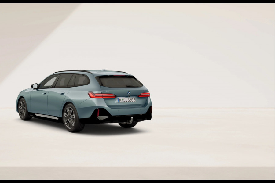 BMW i5 Touring M60 xDrive - Pano - Head-up - Adaptief Onderstel Prof