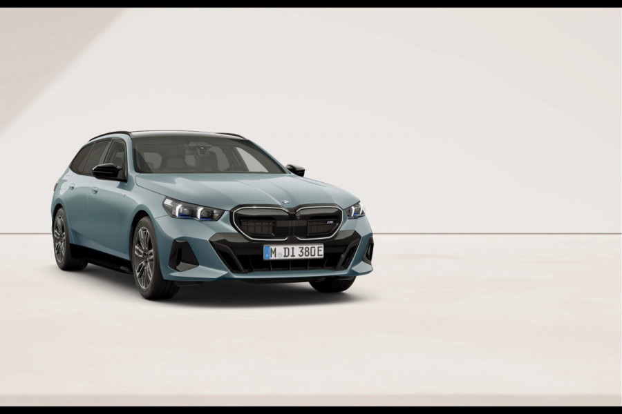 BMW i5 Touring M60 xDrive - Pano - Head-up - Adaptief Onderstel Prof