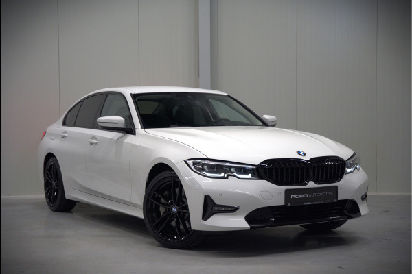 BMW 3-serie 330e eDrive Edition High Executive | Stoelverwarming | Navigatie | Apple Carplay | Parkeersensoren | Keyless | Cruise Control | LED | Leer | Trekhaak | Climate Control | SOH 89%