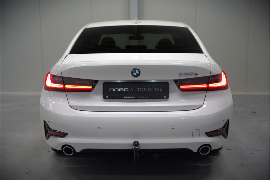 BMW 3-serie 330e eDrive Edition High Executive | Stoelverwarming | Navigatie | Apple Carplay | Parkeersensoren | Keyless | Cruise Control | LED | Leer | Trekhaak | Climate Control | SOH 89%