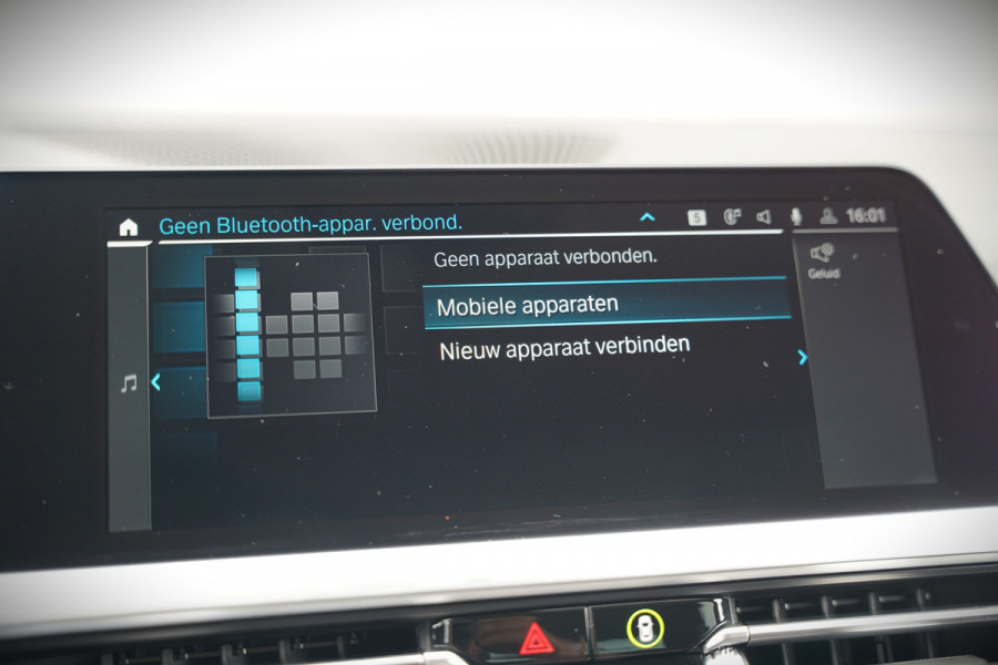 BMW 3-serie 330e eDrive Edition High Executive | Stoelverwarming | Navigatie | Apple Carplay | Parkeersensoren | Keyless | Cruise Control | LED | Leer | Trekhaak | Climate Control | SOH 89%