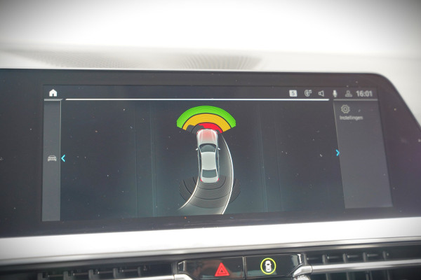 BMW 3-serie 330e eDrive Edition High Executive | Stoelverwarming | Navigatie | Apple Carplay | Parkeersensoren | Keyless | Cruise Control | LED | Leer | Trekhaak | Climate Control | SOH 89%