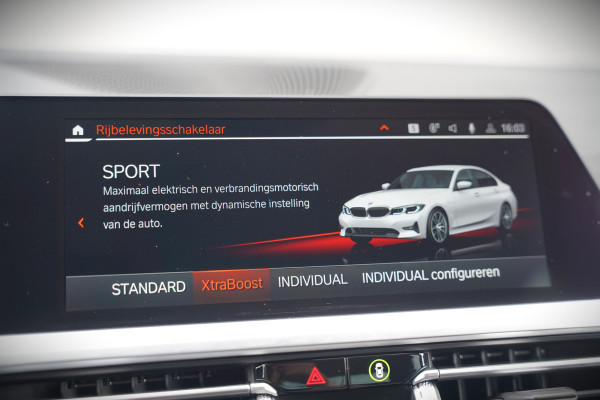 BMW 3-serie 330e eDrive Edition High Executive | Stoelverwarming | Navigatie | Apple Carplay | Parkeersensoren | Keyless | Cruise Control | LED | Leer | Trekhaak | Climate Control | SOH 89%