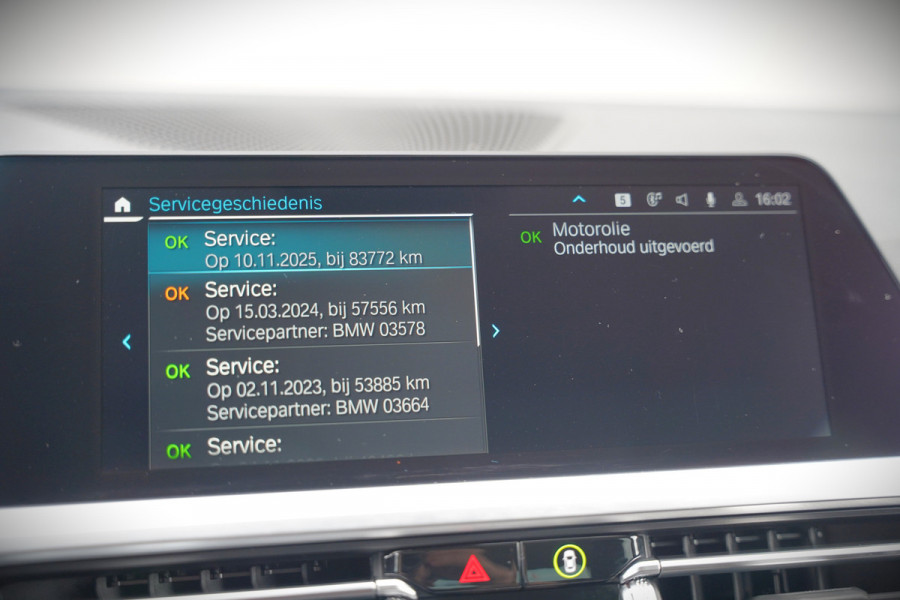 BMW 3-serie 330e eDrive Edition High Executive | Stoelverwarming | Navigatie | Apple Carplay | Parkeersensoren | Keyless | Cruise Control | LED | Leer | Trekhaak | Climate Control | SOH 89%