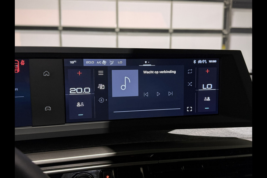Peugeot E-5008 Allure Avantage 73 kWh 7p | Trekhaak | Keyless | Apple Carplay / Android Auto