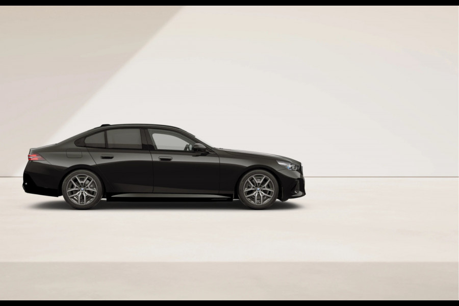 BMW i5 eDrive40 M-Sport - Pano - Head-up - Stoelventilatie - Memoryzetels