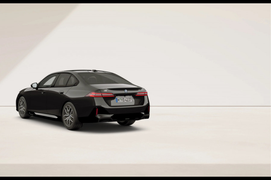 BMW i5 eDrive40 M-Sport - Pano - Head-up - Stoelventilatie - Memoryzetels