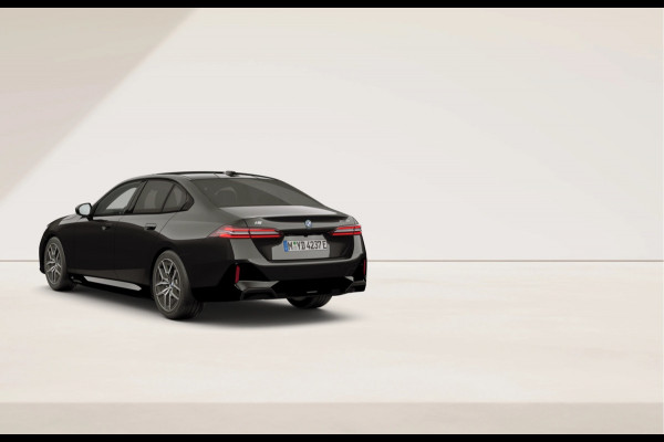 BMW i5 eDrive40 M-Sport - Pano - Head-up - Stoelventilatie - Memoryzetels