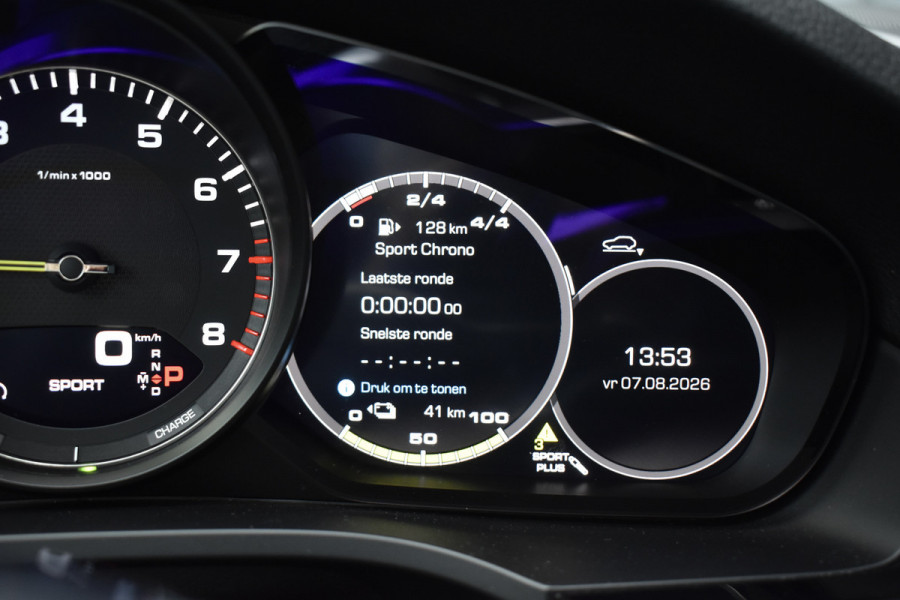 Porsche Cayenne Coupé 3.0 E-Hybrid Sport Chrono | Pano | 360 Camera | 21'' Wielen | Luchtvering | Stuurverwarming |  Stoel + Achterbankverwarming | LED Achterlichten donker |