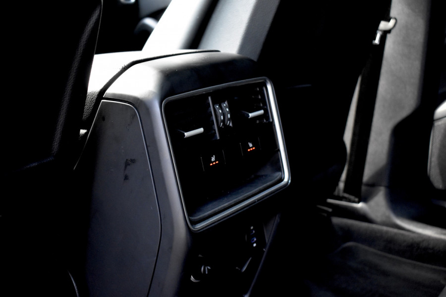 Porsche Cayenne Coupé 3.0 E-Hybrid Sport Chrono | Pano | 360 Camera | 21'' Wielen | Luchtvering | Stuurverwarming |  Stoel + Achterbankverwarming | LED Achterlichten donker |