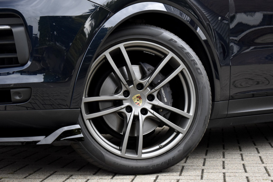Porsche Cayenne Coupé 3.0 E-Hybrid Sport Chrono | Pano | 360 Camera | 21'' Wielen | Luchtvering | Stuurverwarming |  Stoel + Achterbankverwarming | LED Achterlichten donker |