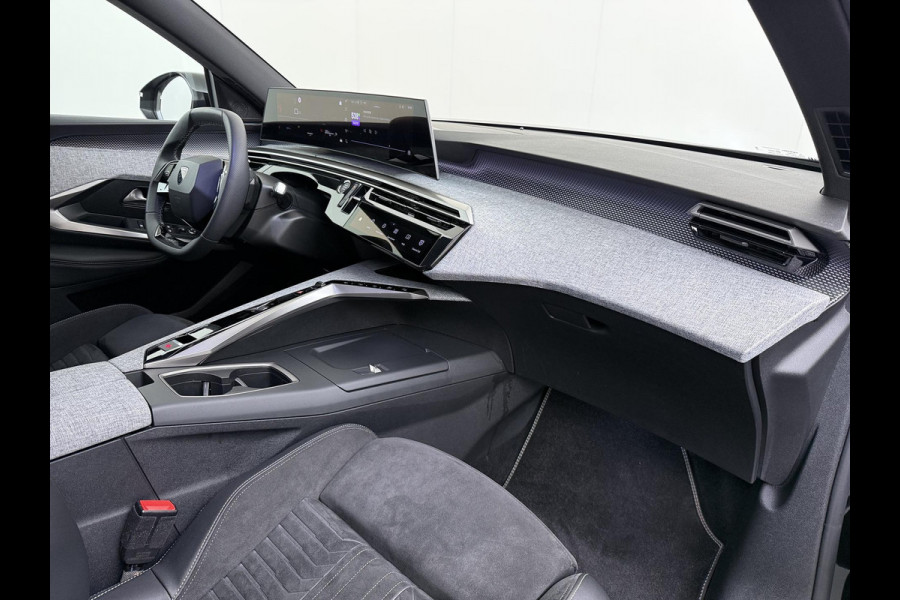 Peugeot 5008 1.2 Hybrid 145 GT 7p VAN:38.900,- VOOR:36.877,- UW HERFSTVOORDEEL:2.023,- ADAPTIVE CRUISE | 360° CAMERA | STOEL- & STUURVERWARMING | MEMORY SEAT MET MASSAGE | DODEHOEKDETECTIE | DRIVE ASSIST | FABRIEKSGARANTIE T/M 07-2027