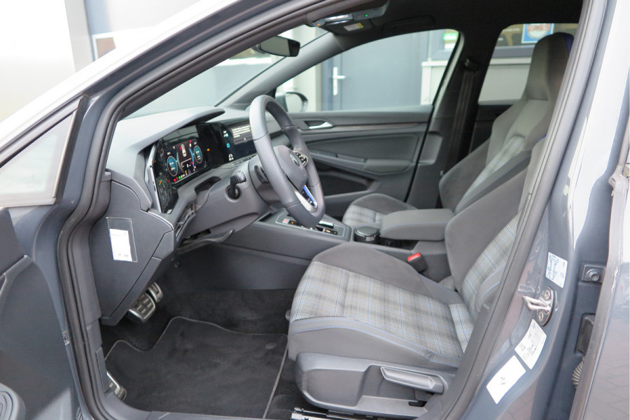 Volkswagen Golf 1.4 eHybrid 245pk GTE ,SOH 93%. Trekhaak afneembaar,ACC, PDC, Virtual cockpit,Navi, DAB+ , Carplay , Zwarte hemelbekleding, 18"LMV etc.