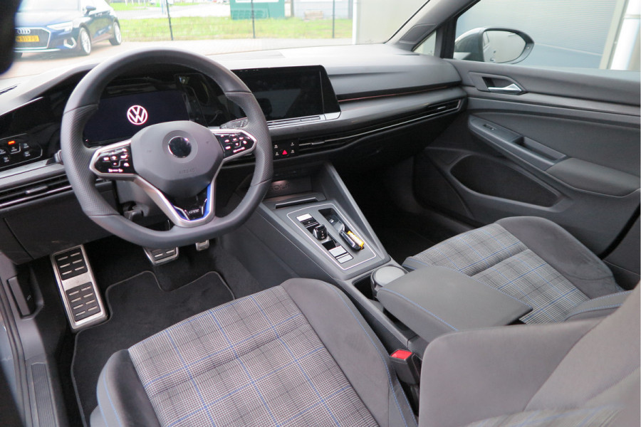 Volkswagen Golf 1.4 eHybrid 245pk GTE ,SOH 93%. Trekhaak afneembaar,ACC, PDC, Virtual cockpit,Navi, DAB+ , Carplay , Zwarte hemelbekleding, 18"LMV etc.