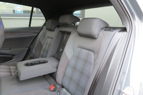 Volkswagen Golf 1.4 eHybrid 245pk GTE ,SOH 93%. Trekhaak afneembaar,ACC, PDC, Virtual cockpit,Navi, DAB+ , Carplay , Zwarte hemelbekleding, 18"LMV etc.